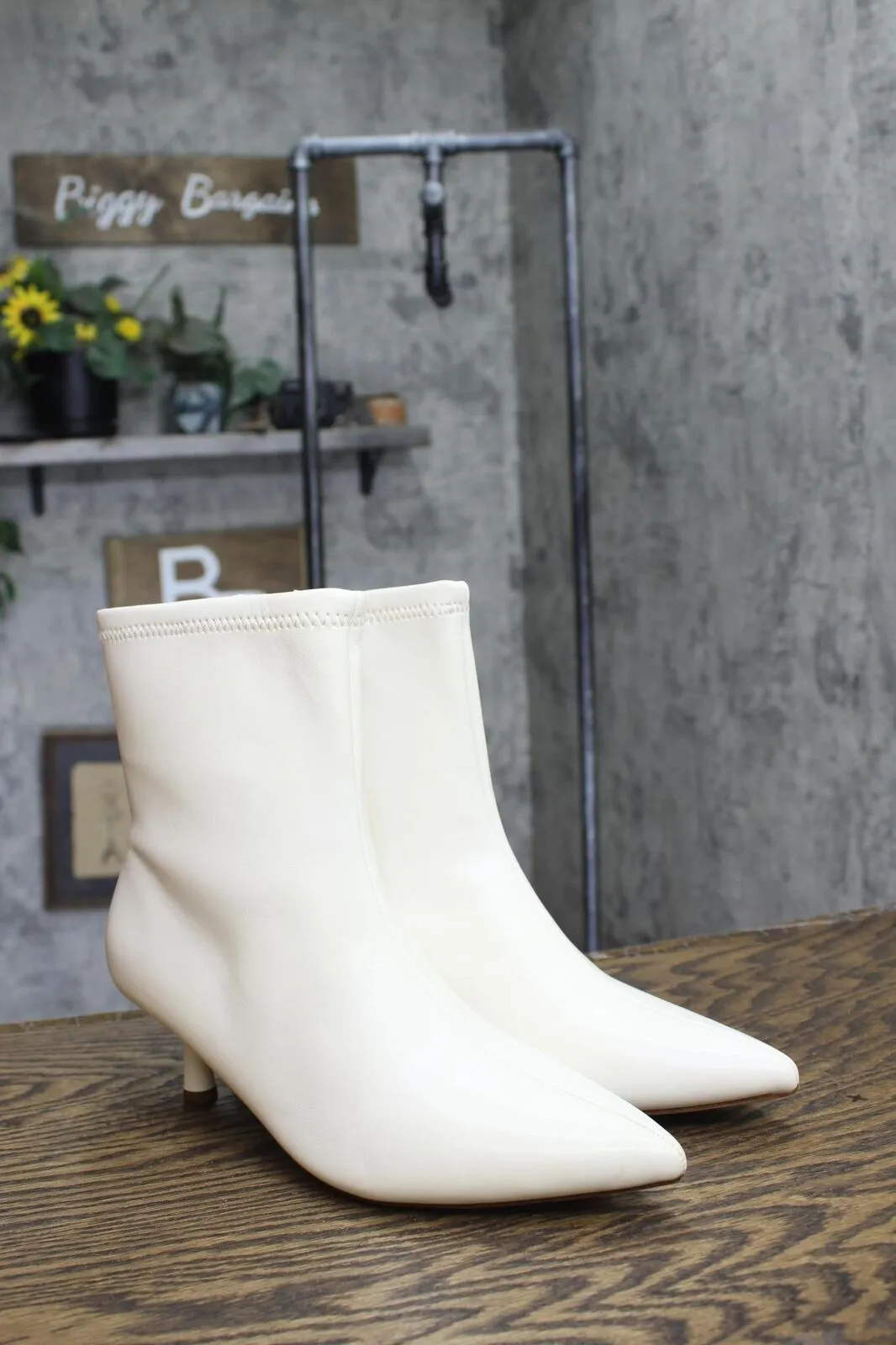 A New Day Womens Lonnie Kitten Heel Stretch Ankle Boots 90511444 White 7.5M