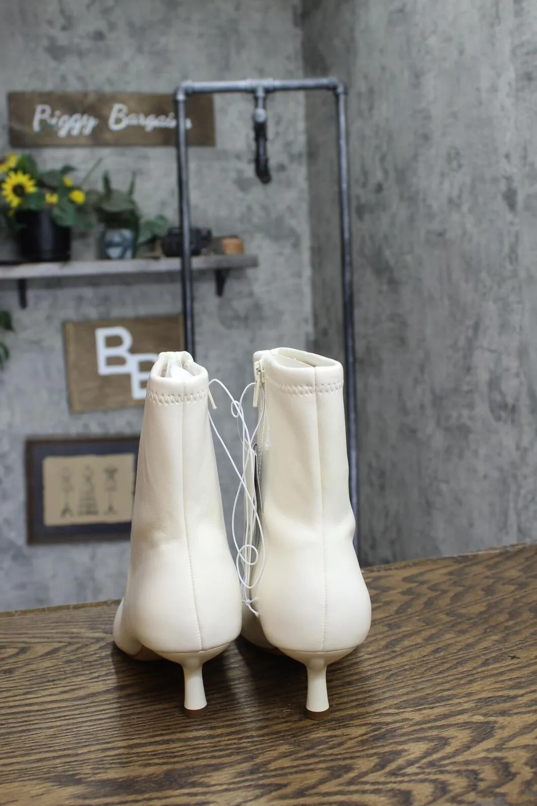 A New Day Womens Lonnie Kitten Heel Stretch Ankle Boots 90511444 White 7.5M