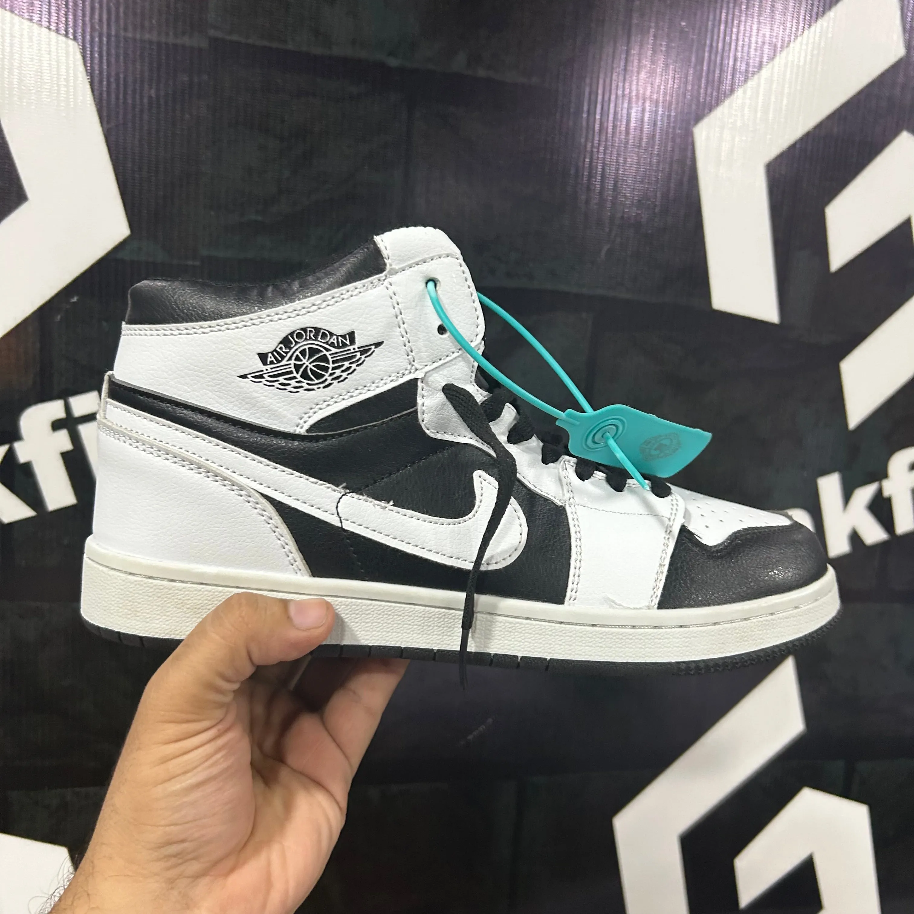 AR JDN 1 - High - Black White