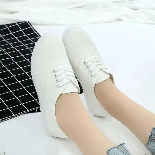 Avencea | Comfortable and Stylish Women's Canvas Sneakers