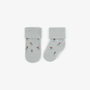 Chaussettes bleues extensibles avec bleuets, naissance || Blue stretchy socks with blueberries, newborn