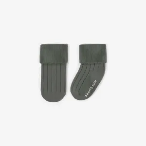 Chaussettes vertes extensibles, naissance   || Green stretchy socks, newborn