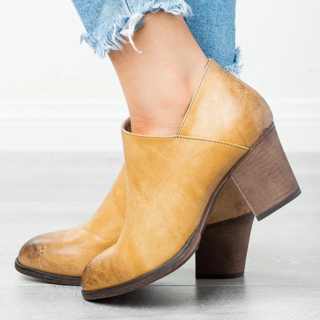 Comfortable and durable orthopedic Boots