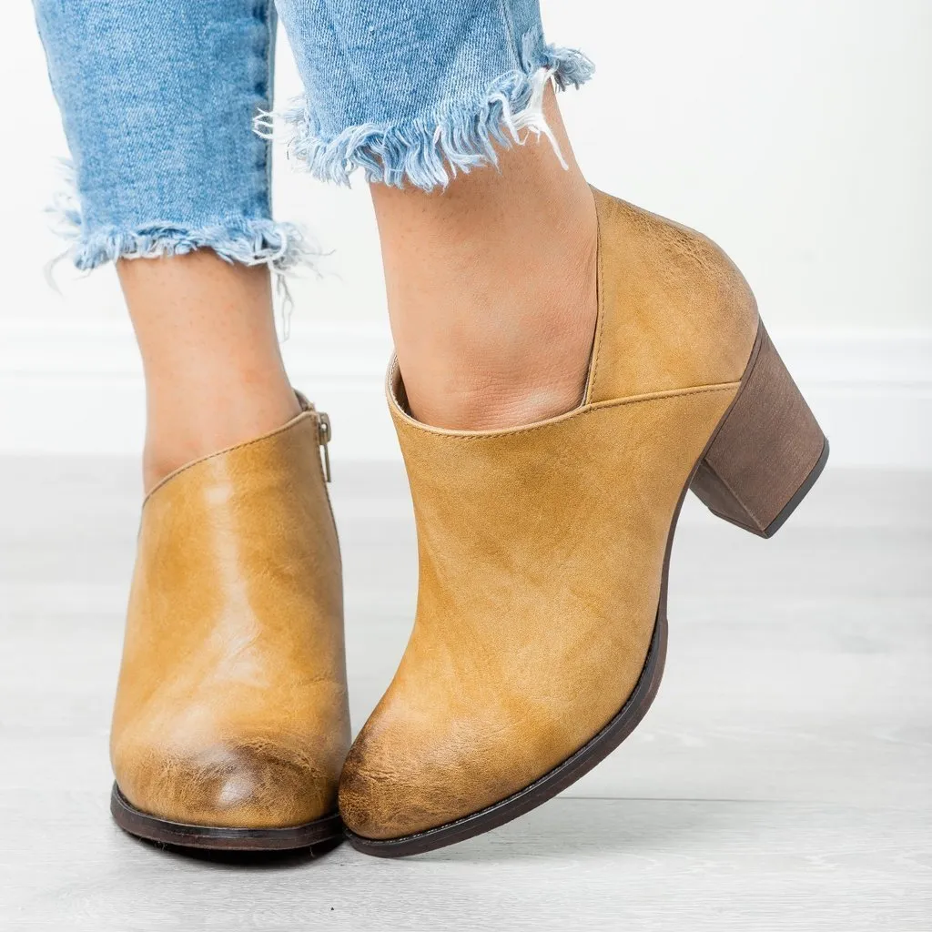 Comfortable and durable orthopedic Boots