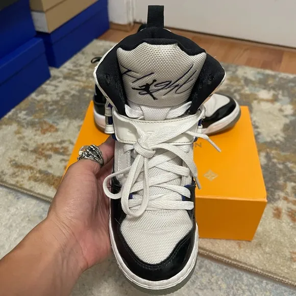 Fair Youth Size 4.5Y Air Jordan Flight 45 High Concord GS Sneakers White &amp; Black