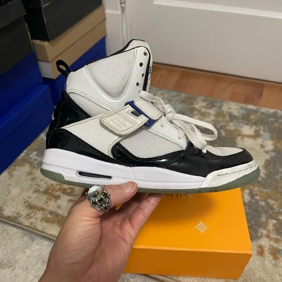Fair Youth Size 4.5Y Air Jordan Flight 45 High Concord GS Sneakers White &amp; Black