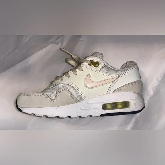 Nike Air Max 1 GS Kids 1.5 Grade School Sneakers in White/Bronzine
