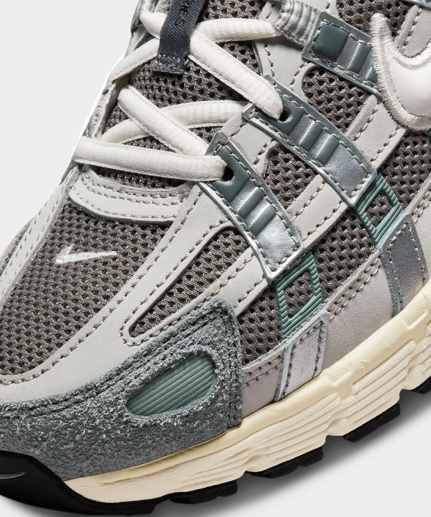 Nike P-6000 in Flat Pewter   Metallic Silver