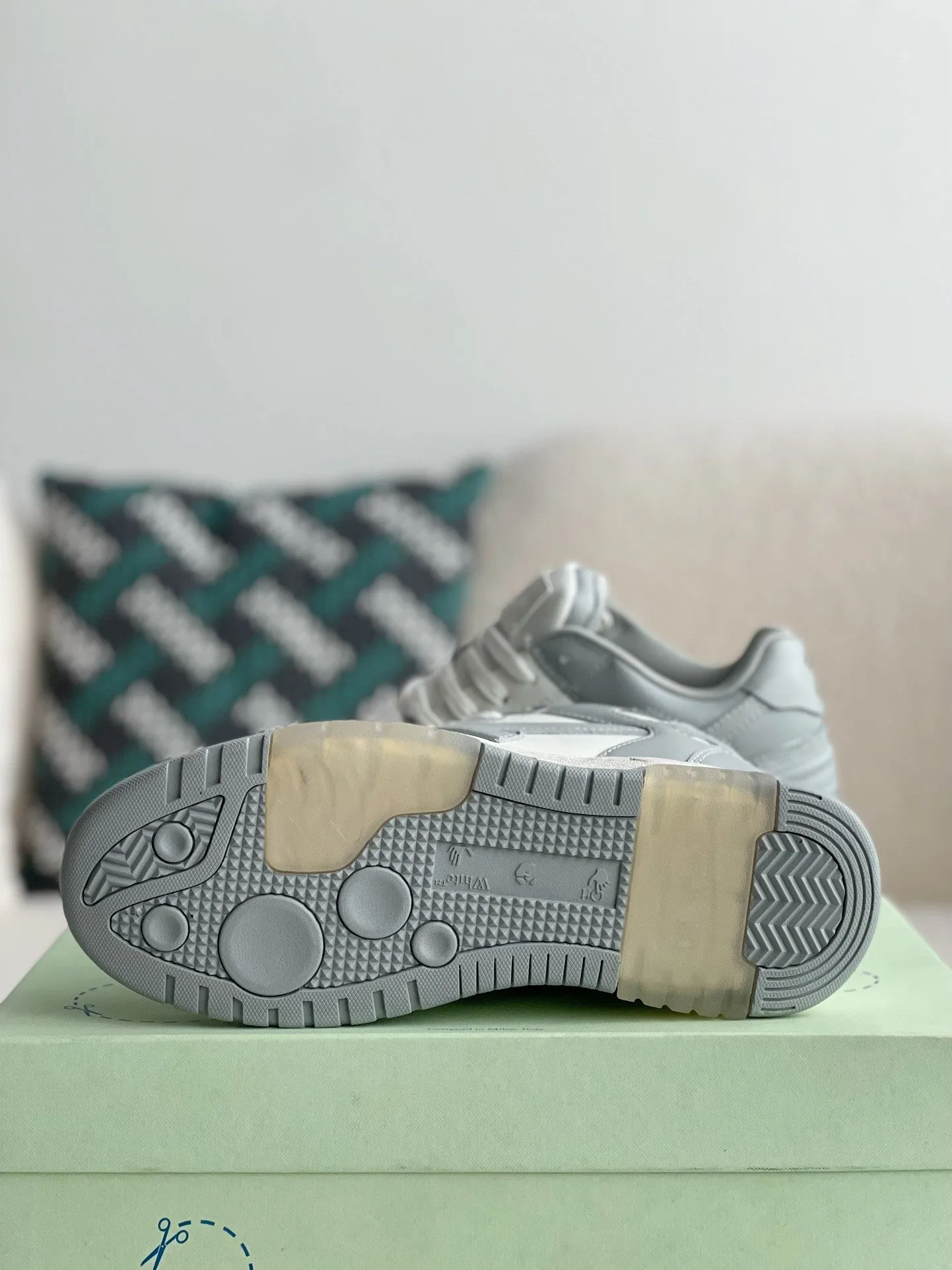 Off-White Out of Office "OOO" sneakers "Gray White"