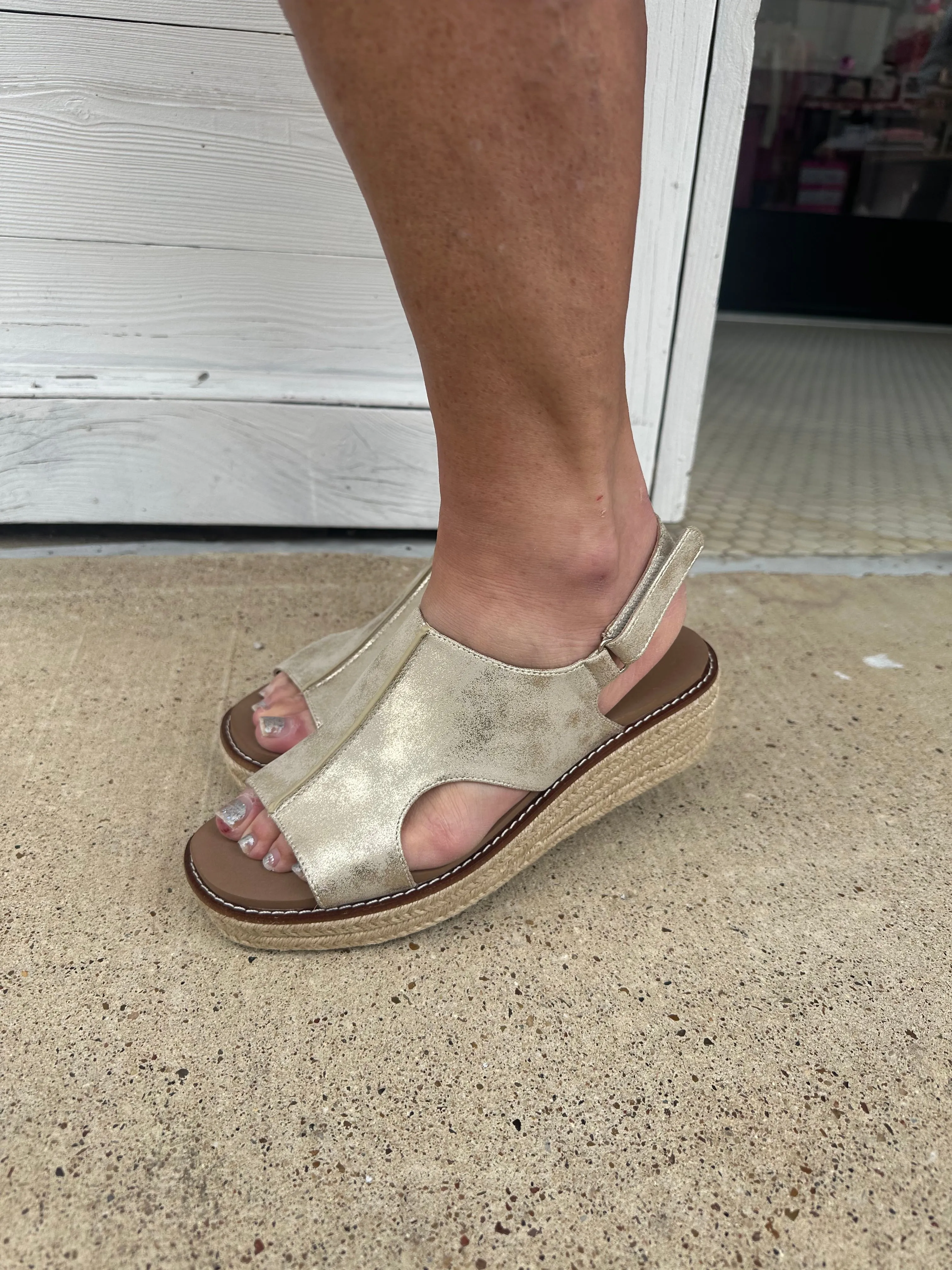 Ready or Not Wedges: Gold Metallic