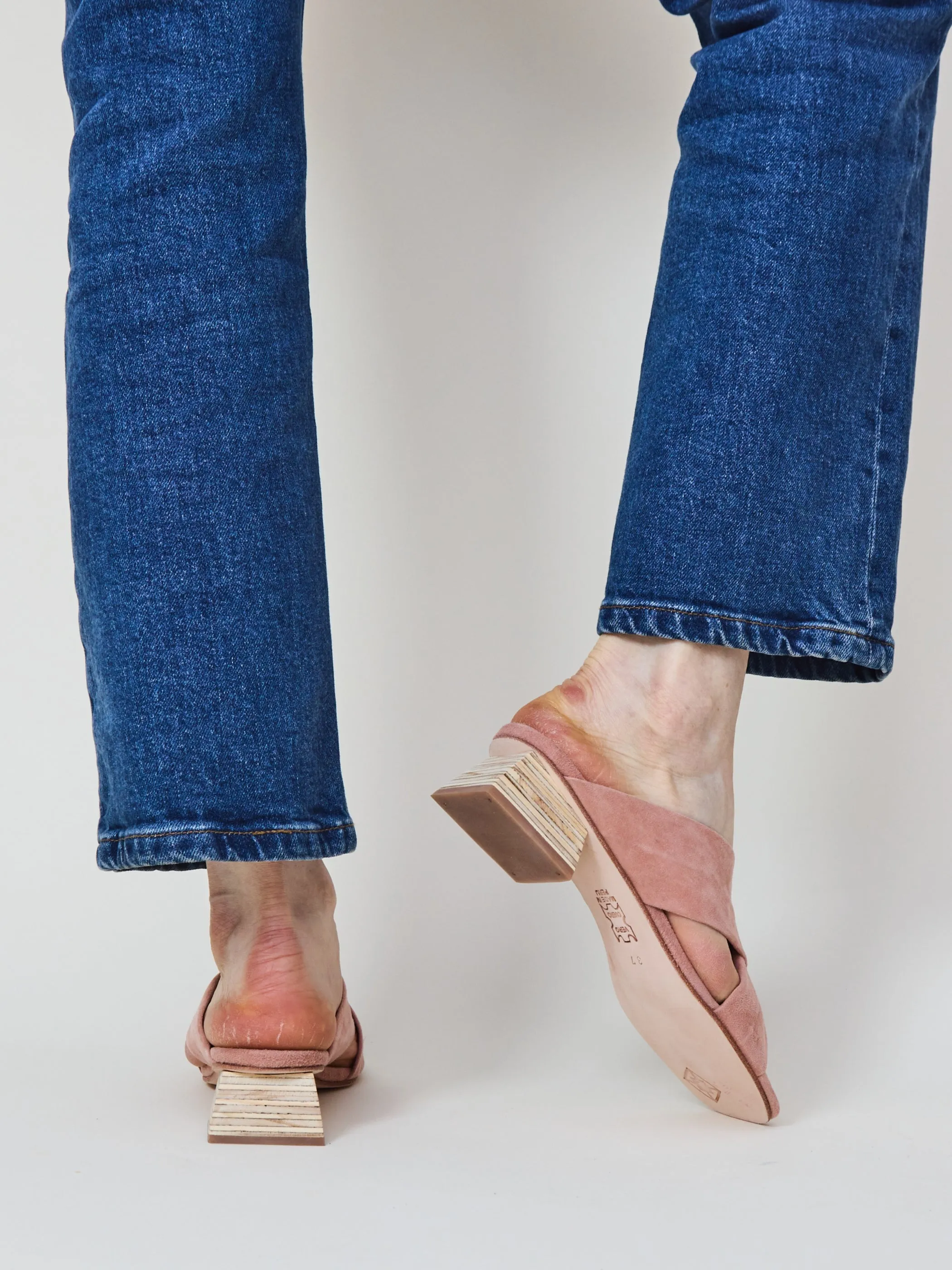 Sasha, rose suede