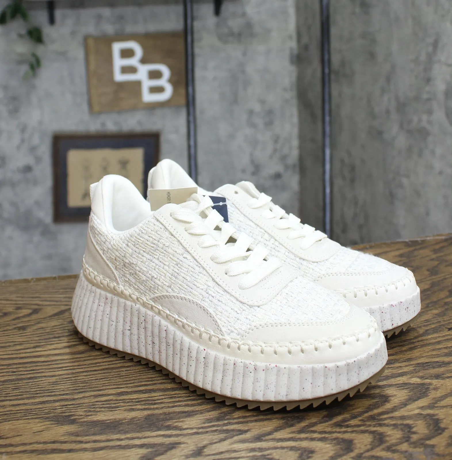 Universal Thread Womens Persephone Sneakers with Memory Foam Insole White 7M