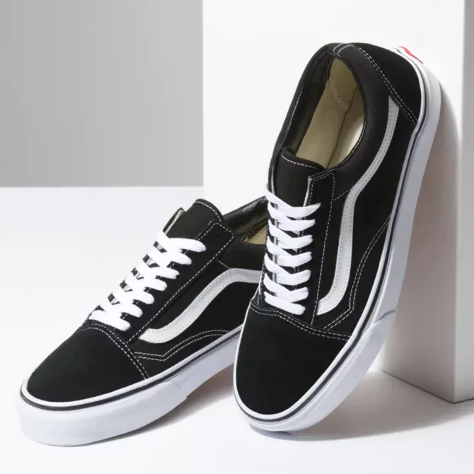 Vans Old Skool Sneakers in Black/White | VN000D3HY28