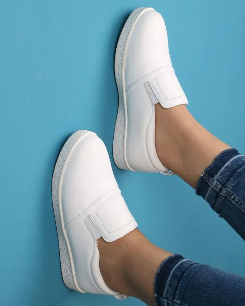 Women's Sneakers - 2027