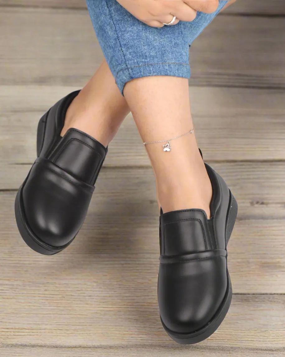 Women's Sneakers - 2027