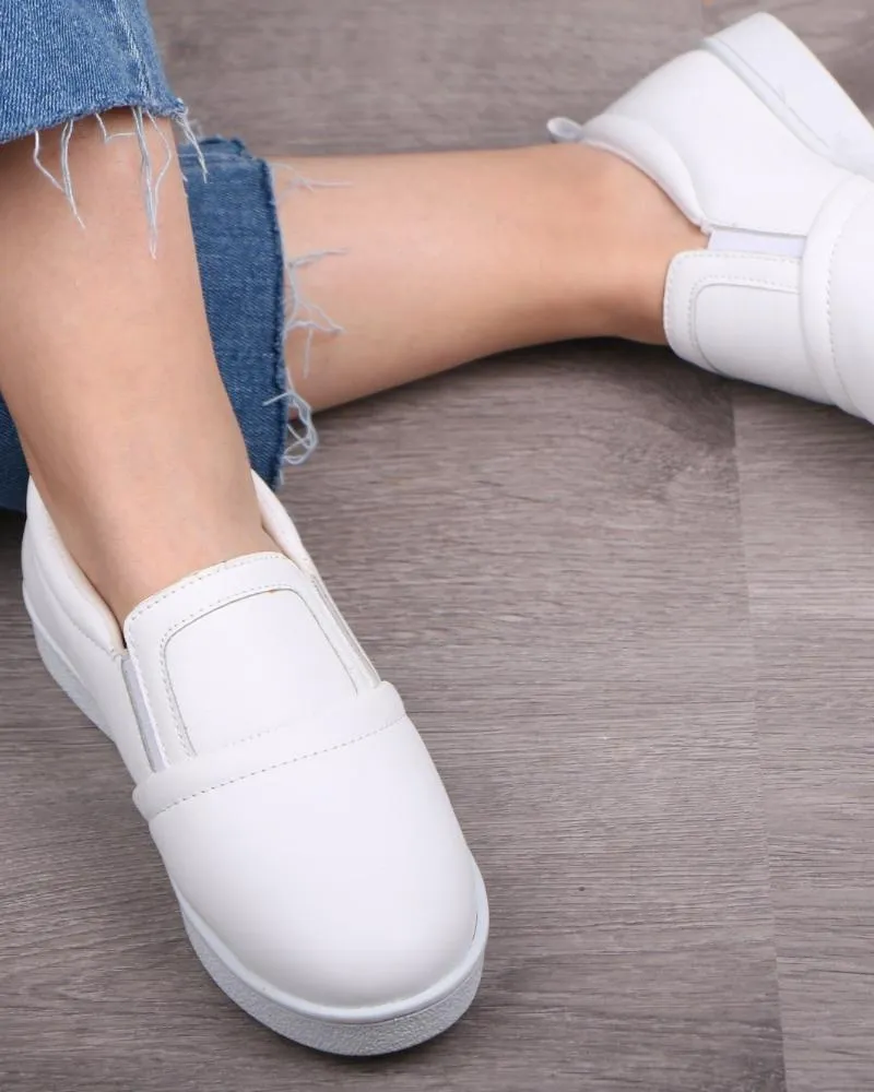 Women's Sneakers - 2027