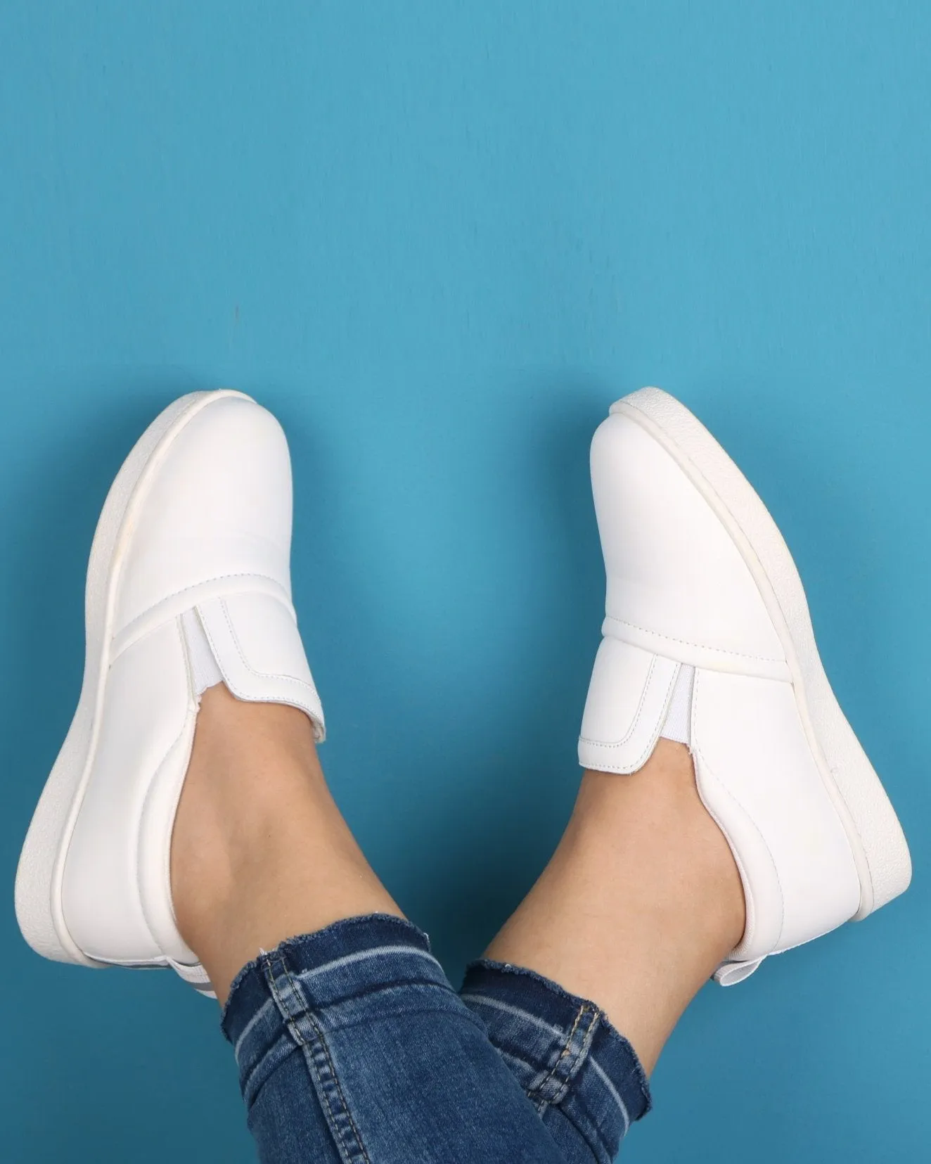 Women's Sneakers - 2027