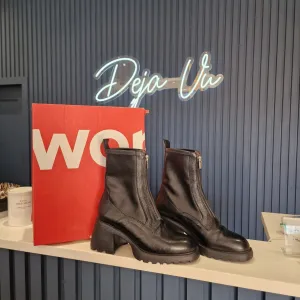Wonder Black boots, size 5, new